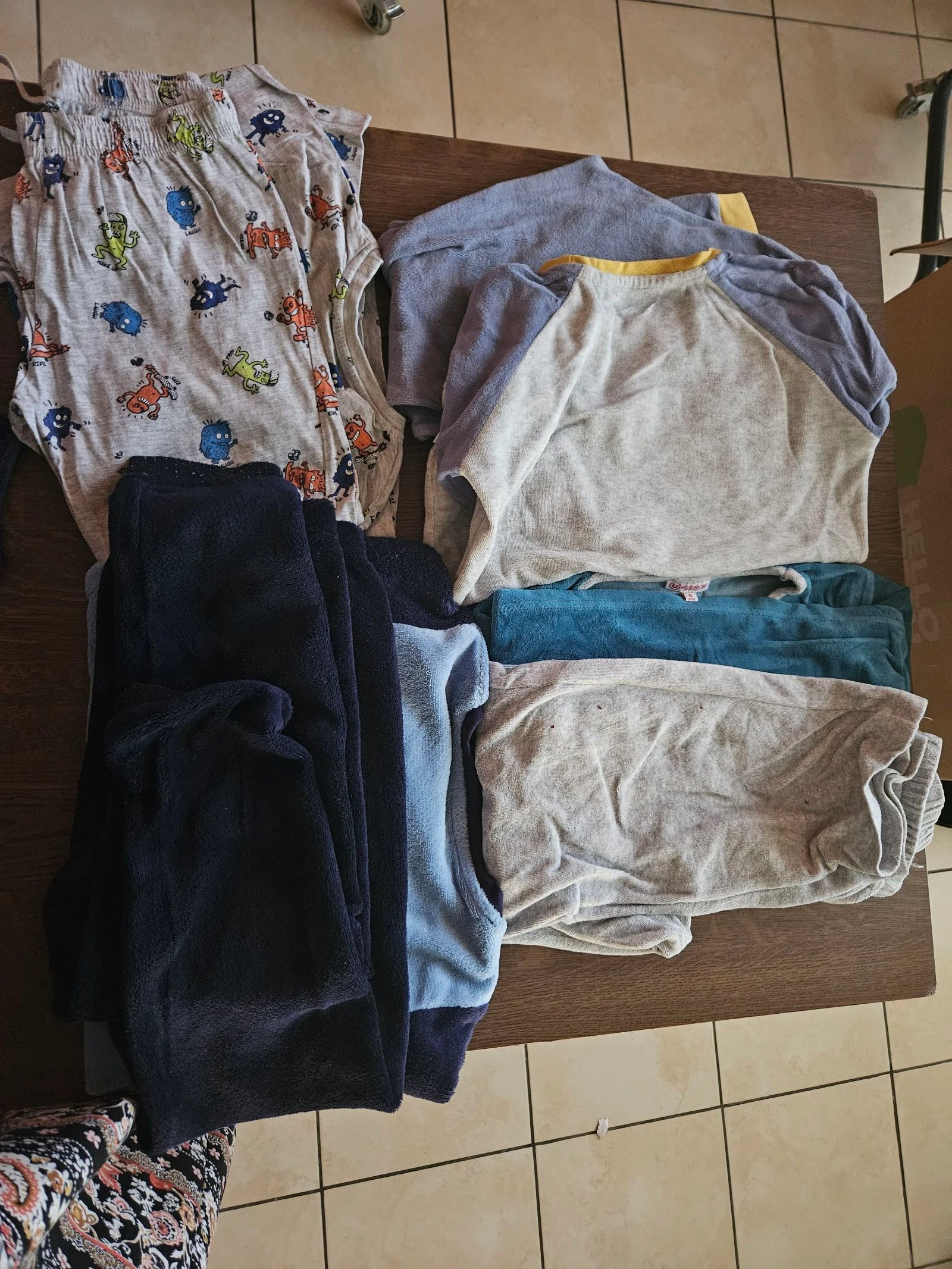 Clothing lot – photo 13